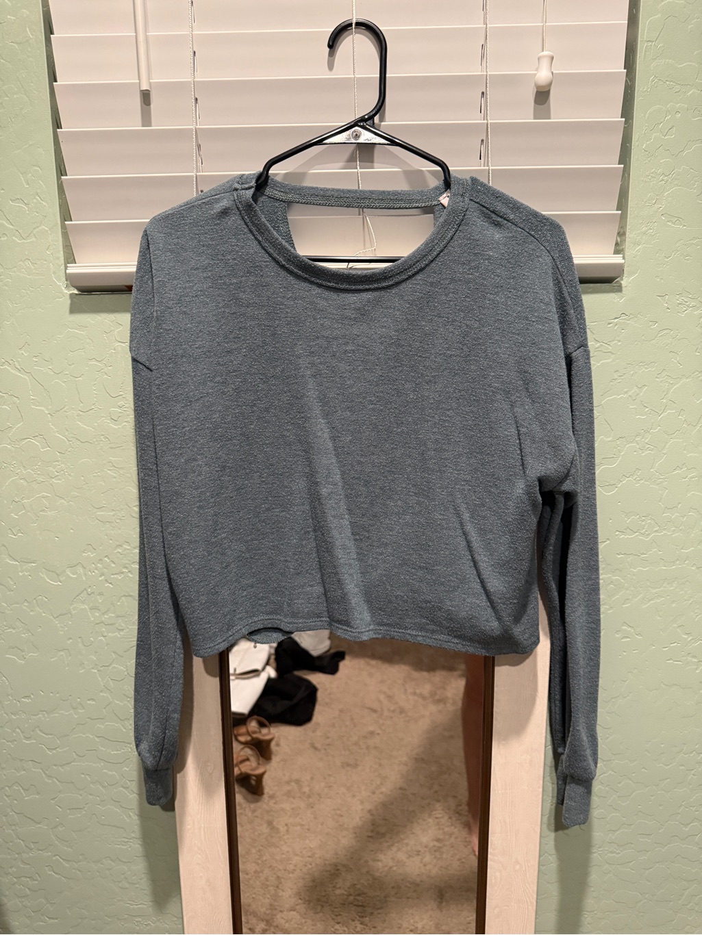 Blue Blush Cropped Long-Sleeve Sweatshirt In Heather Slate Blue